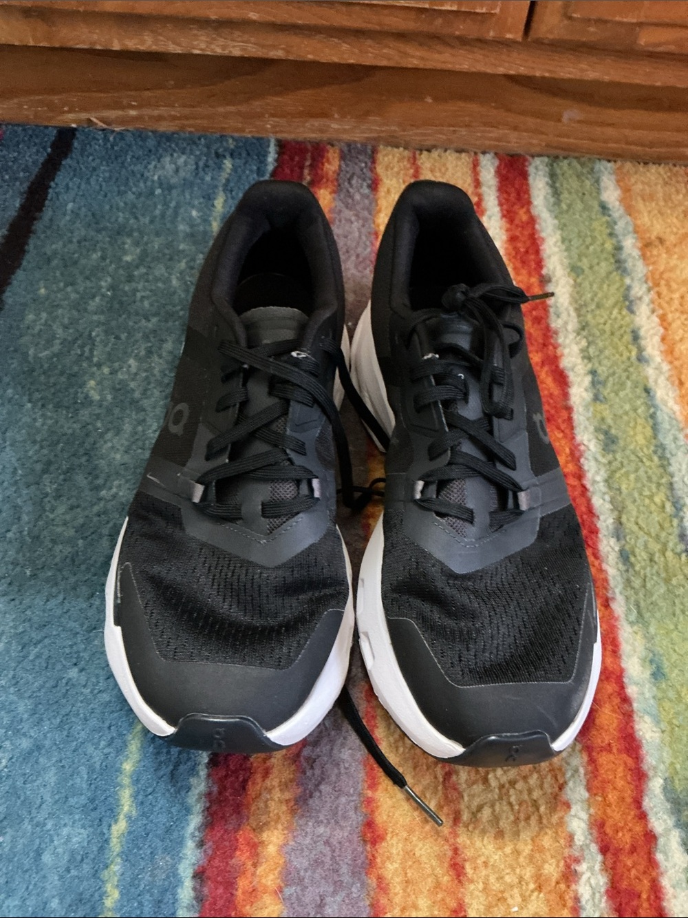 LIKE NEW On Running Black and White Women's Shoes 8.5 Hardly Worn!